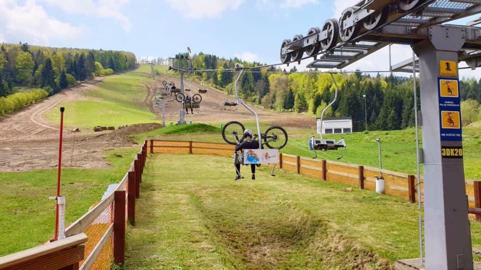 Pensjonat Laworta Ski Ustrzyki Dolne Ngoại thất bức ảnh
